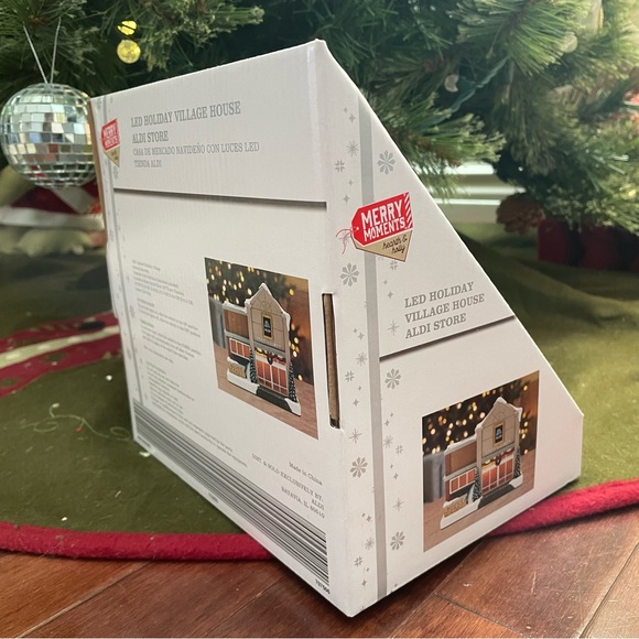 Aldi Merry Moments ALDI STORE LED Light Up Holiday Village House 2023 Ne… - Picture 3 of 6